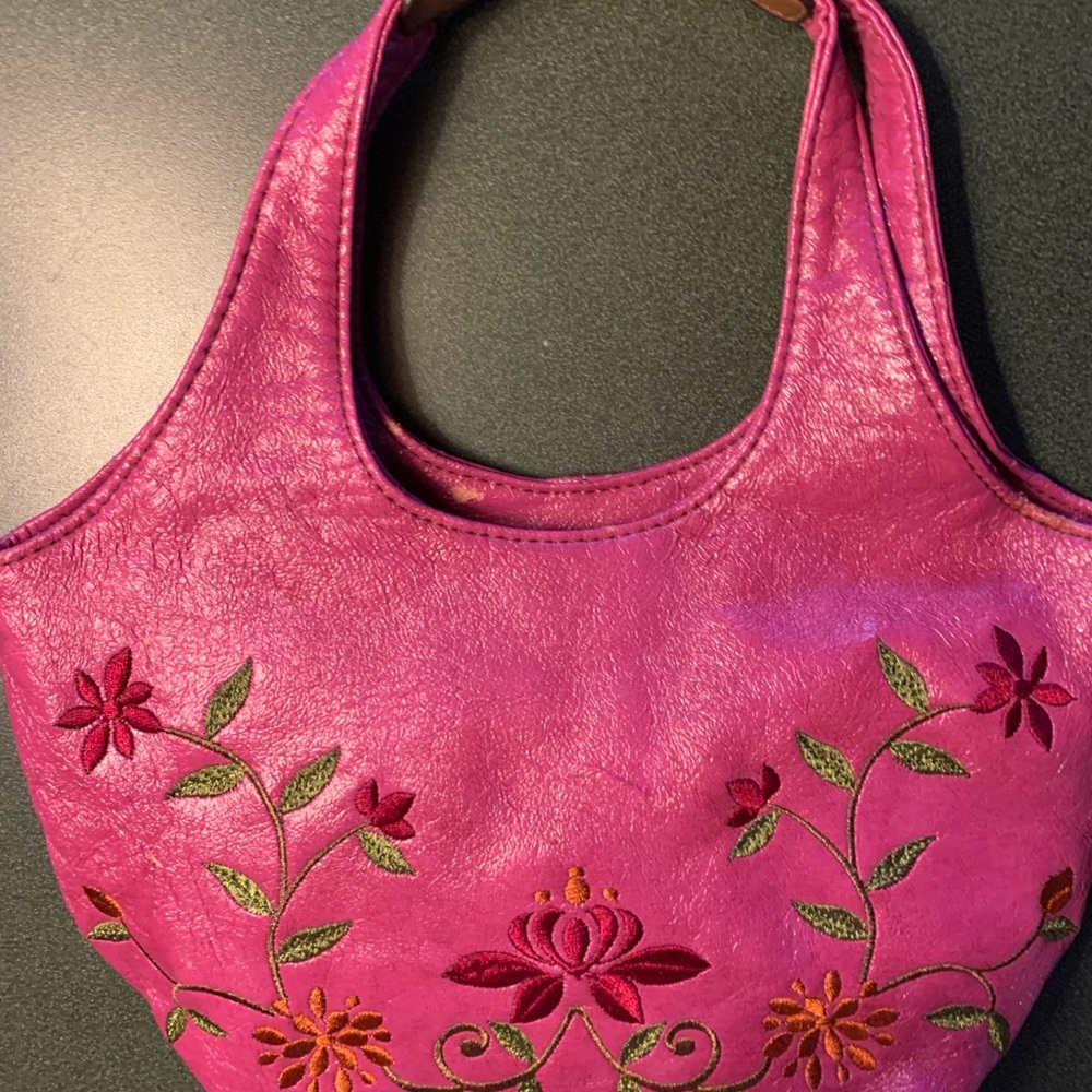 Cute hand held spring purse. - Picture 11 of 11